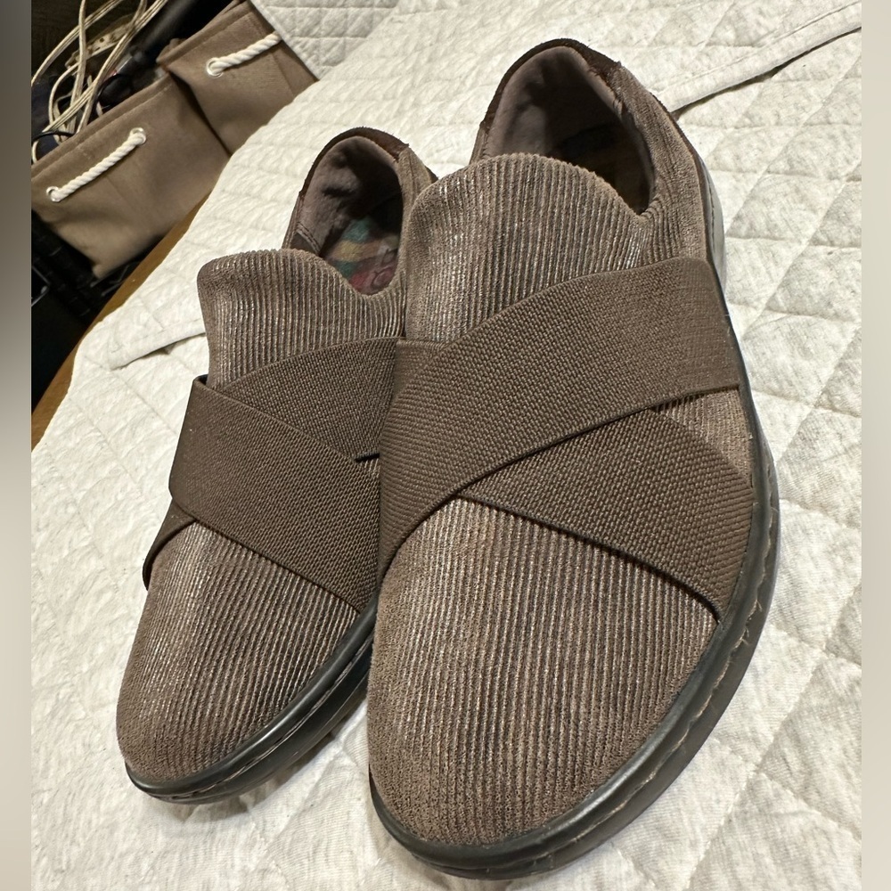 New Born brown slip on shoe loafer women 7.5 textured suede like corduroy strap